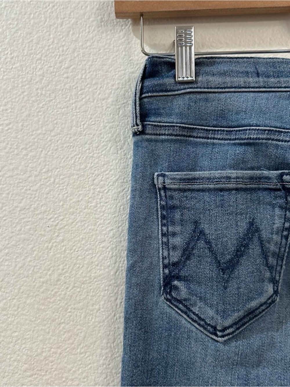 MOTHER Denim Mid Rise Dazzler Crop Fray in We're All in This Together Size 25 - Picture 8 of 12